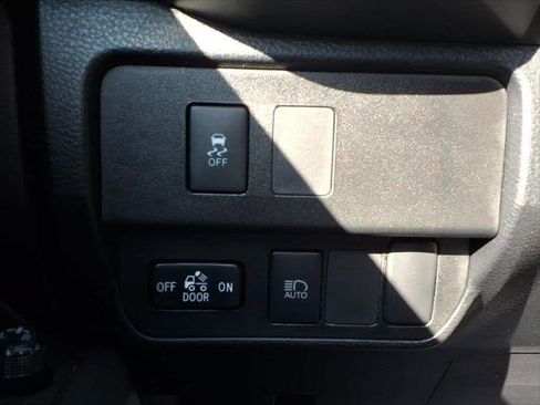 Used 2020 Toyota Tacoma SR AWD/4WD image 18