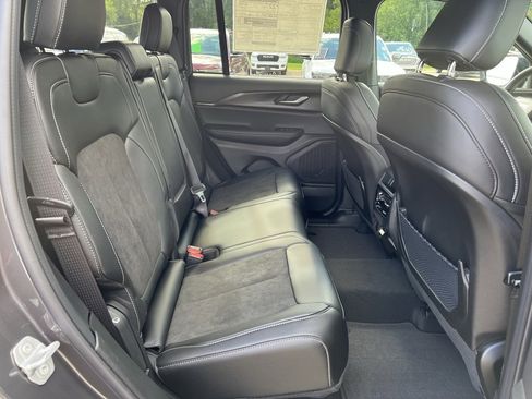 New 2025 Jeep Grand Cherokee Altitude image 16