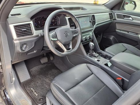 Used 2023 Volkswagen Atlas Cross Sport SE w/ Panoramic Sunroof Package FWD image 21