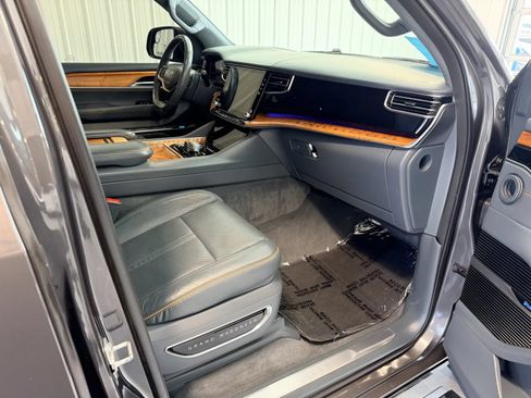Used 2022 Jeep Grand Wagoneer Series II w/ Convenience Group III AWD/4WD image 31