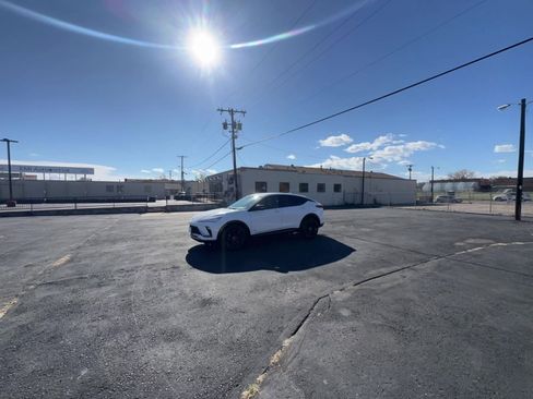 Used 2025 Buick Envista Sport Touring image 12