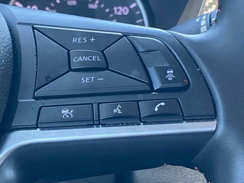 Used 2025 Nissan Sentra SR FWD image 9