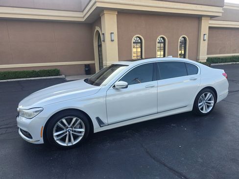 Used 2018 BMW 750i xDrive image 4