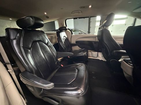 Used 2021 Chrysler Voyager Lxi image 23