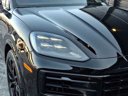Certified 2025 Porsche Cayenne image 11
