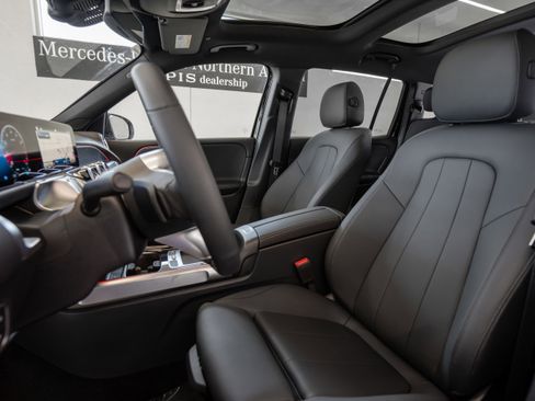 Used 2024 Mercedes-Benz GLB 250 GLB 250 w/ Exclusive Package image 32