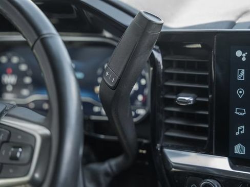 Used 2023 Chevrolet Silverado 1500 LT w/ Z71 Off-Road Package AWD/4WD image 32
