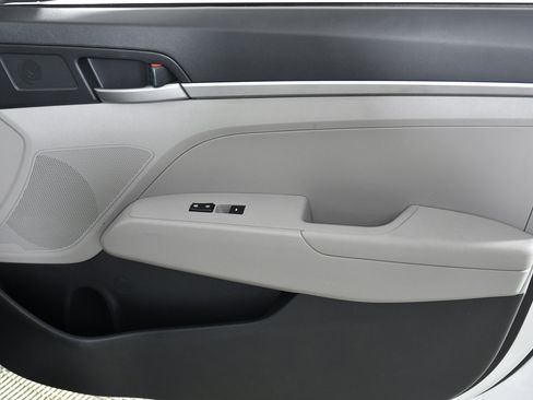 Used 2017 Hyundai Elantra SE image 26