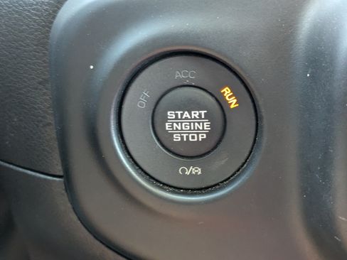 Used 2022 Jeep Gladiator Sport AWD/4WD image 23