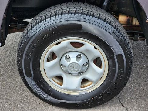 Used 2016 Toyota Tacoma SR image 12