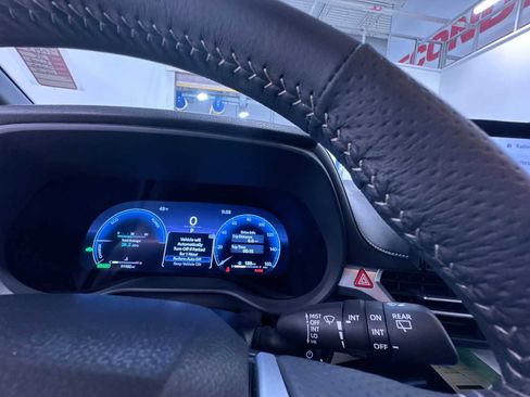 Used 2025 Toyota Sienna Limited image 19