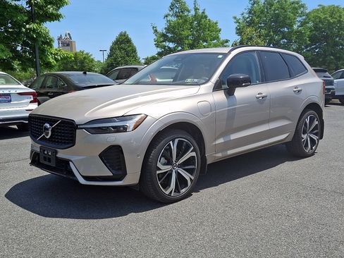 Used 2025 Volvo XC60 T8 Ultra w/ Climate Package AWD/4WD image 3