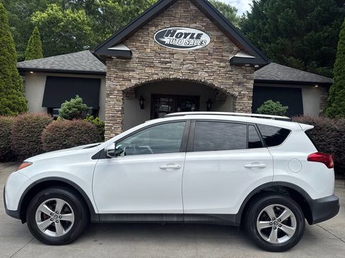 Used 2015 Toyota RAV4 XLE image 1