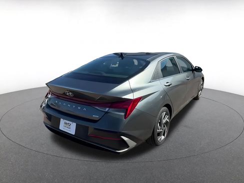 Used 2025 Hyundai Elantra Limited image 14