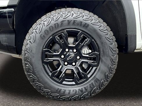 Used 2024 Chevrolet Silverado 1500 ZR2 w/ Technology Package AWD/4WD image 25