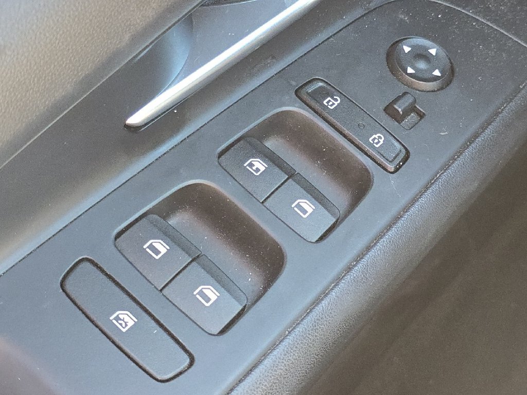Used 2021 Hyundai Elantra SE w/ Preferred Accessory Package FWD image 22