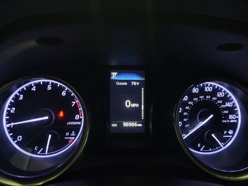 Used 2018 Toyota Camry SE FWD image 23