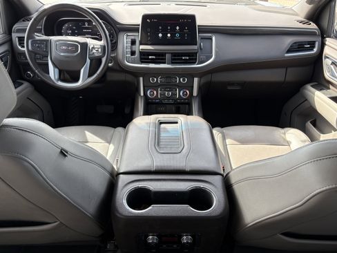 Used 2022 GMC Yukon XL SLT w/ SLT Premium Package image 21
