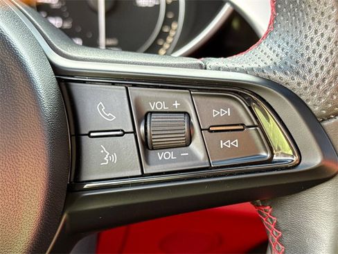 Used 2021 Alfa Romeo Giulia Ti Sport image 29