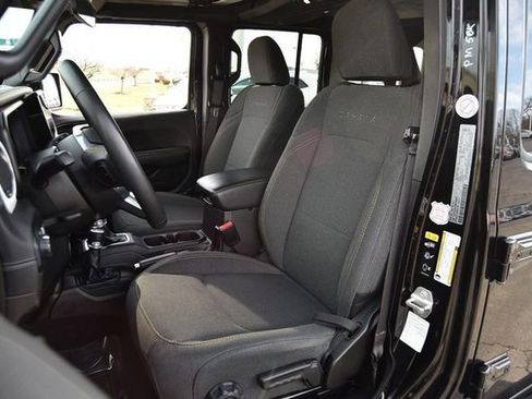 Used 2024 Jeep Wrangler Sahara image 21