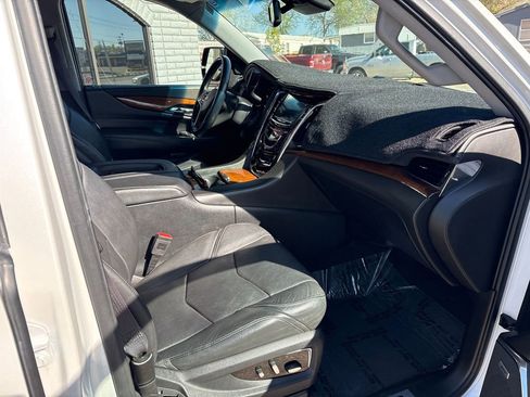 Used 2016 Cadillac Escalade Luxury AWD/4WD image 20
