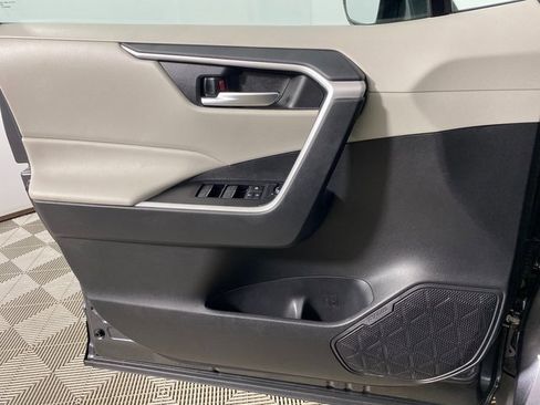 Used 2025 Toyota RAV4 XLE image 20