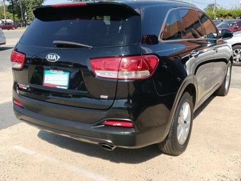 Used 2017 Kia Sorento FWD image 4