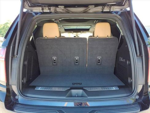 Used 2022 Chevrolet Tahoe Premier w/ Premium Package AWD/4WD image 4