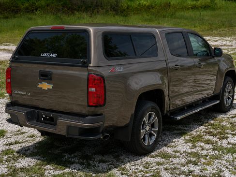 Used 2017 Chevrolet Colorado Z71 AWD/4WD image 5