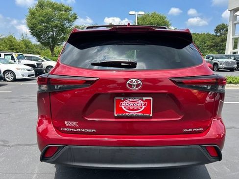 Used 2025 Toyota Highlander XLE AWD/4WD image 8
