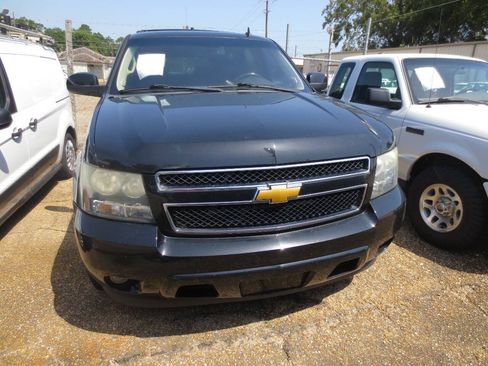 Used 2014 Chevrolet Tahoe LT w/ Luxury Package RWD image 3