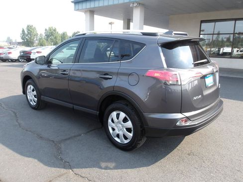 Used 2016 Toyota RAV4 LE AWD/4WD image 3