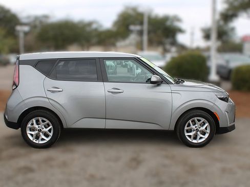 Certified 2023 Kia Soul LX w/ LX Technology Package image 5