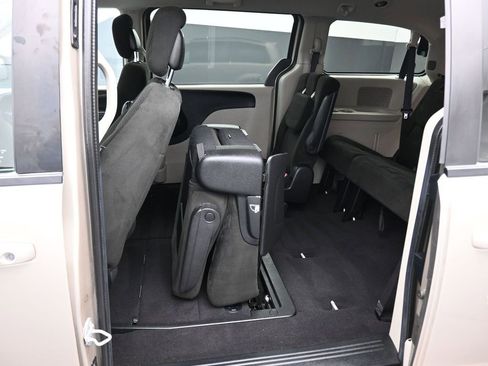 Used 2016 Dodge Grand Caravan SXT w/ Rear Park Assist Package image 34