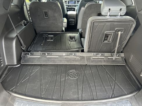 Used 2023 Buick Enclave Premium image 19