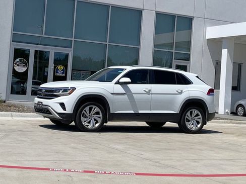 Used 2020 Volkswagen Atlas Cross Sport SEL w/ Cross Sport MDO Package FWD image 2