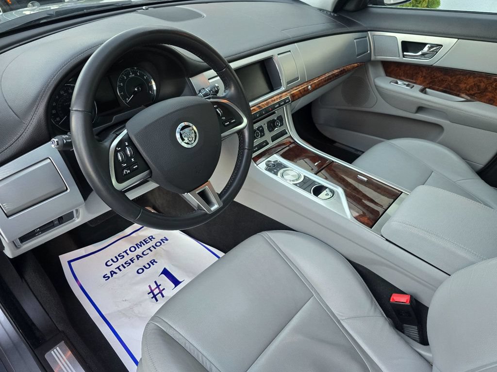 Used 2013 Jaguar XF RWD image 9