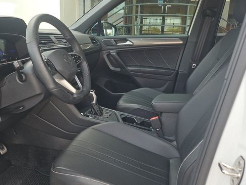 Used 2024 Volkswagen Tiguan SE R-Line FWD image 10
