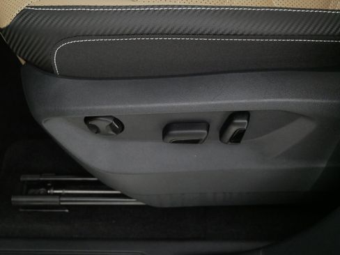 Certified 2025 Volkswagen Atlas Cross Sport SE image 20