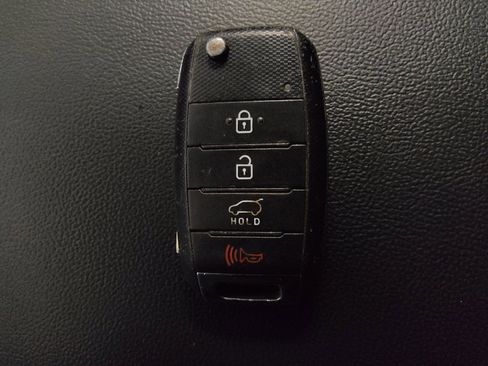 Used 2018 Kia Sorento LX image 32