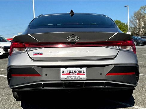 Used 2024 Hyundai Elantra Limited FWD image 4