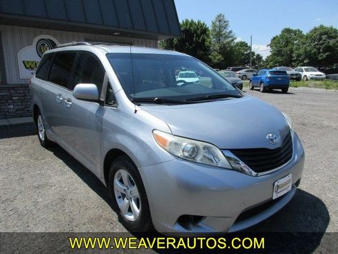 Used 2011 Toyota Sienna LE w/ Towing Pkg FWD image 1