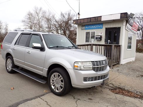 Used 2011 Lincoln Navigator 4WD image 8