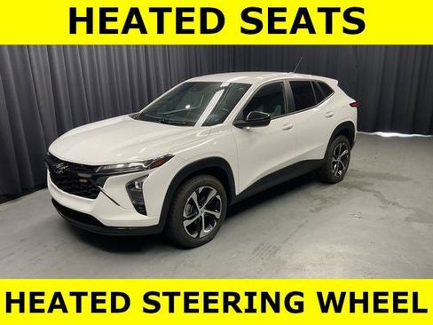 Used 2024 Chevrolet Trax RS w/ Driver Confidence Package FWD image 2