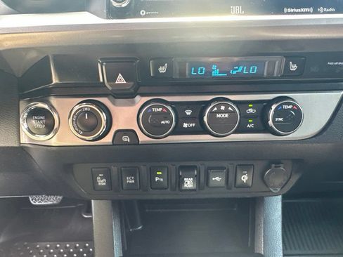 Used 2020 Toyota Tacoma Limited AWD/4WD image 20