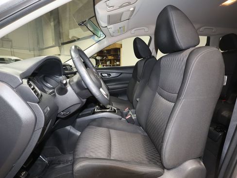 Used 2017 Nissan Rogue SV w/ SV Premium Package image 23