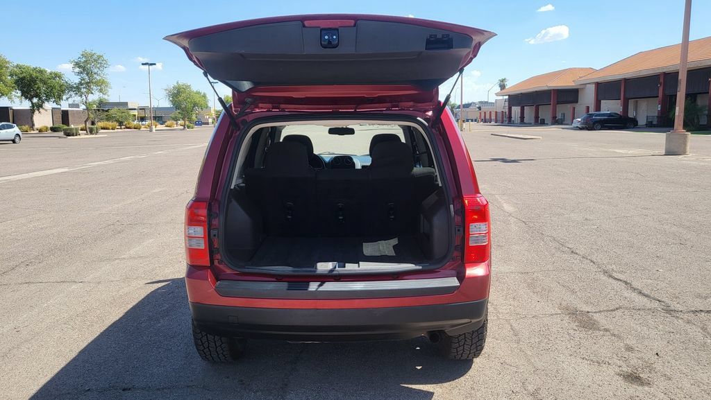 Used 2014 Jeep Patriot Latitude FWD image 13