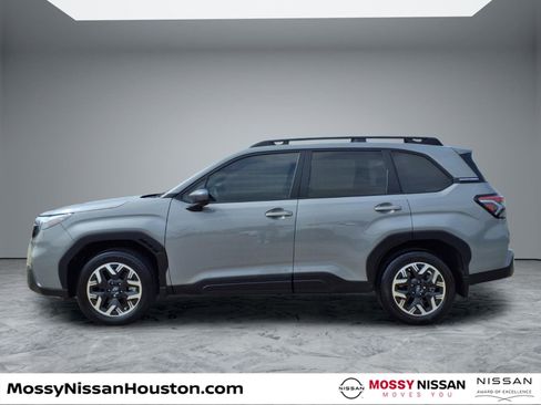 Used 2025 Subaru Forester Premium w/ Convenience Package #1 image 5