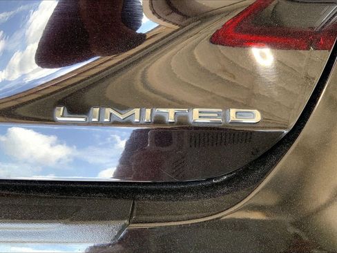 Used 2020 Toyota Avalon Limited FWD image 9