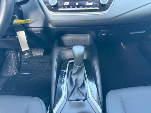 Used 2025 Toyota Corolla LE FWD image 12